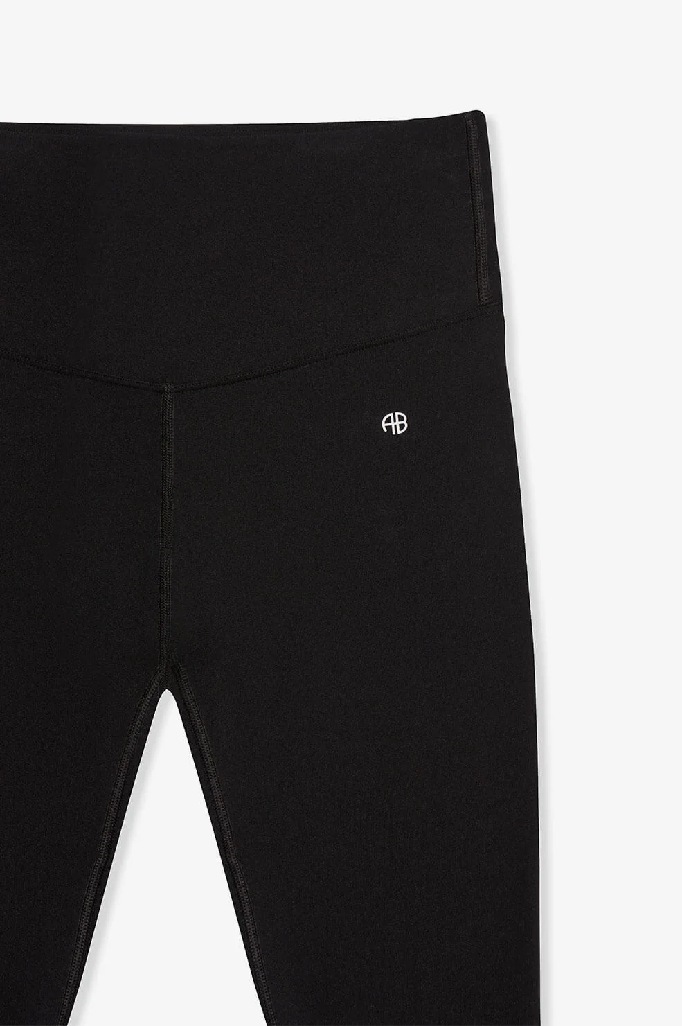 Legging stretch en polyamide et élasthanne noir mini logo AB devant Blake Anine Bing. Détail de la ceinture et du mini logo AB blanc.