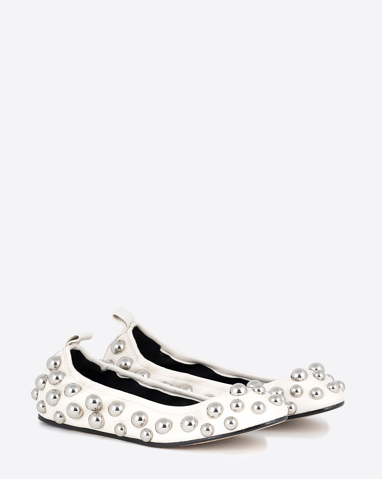 Ballerines Belna avec clous Isabel Marant blanches. 