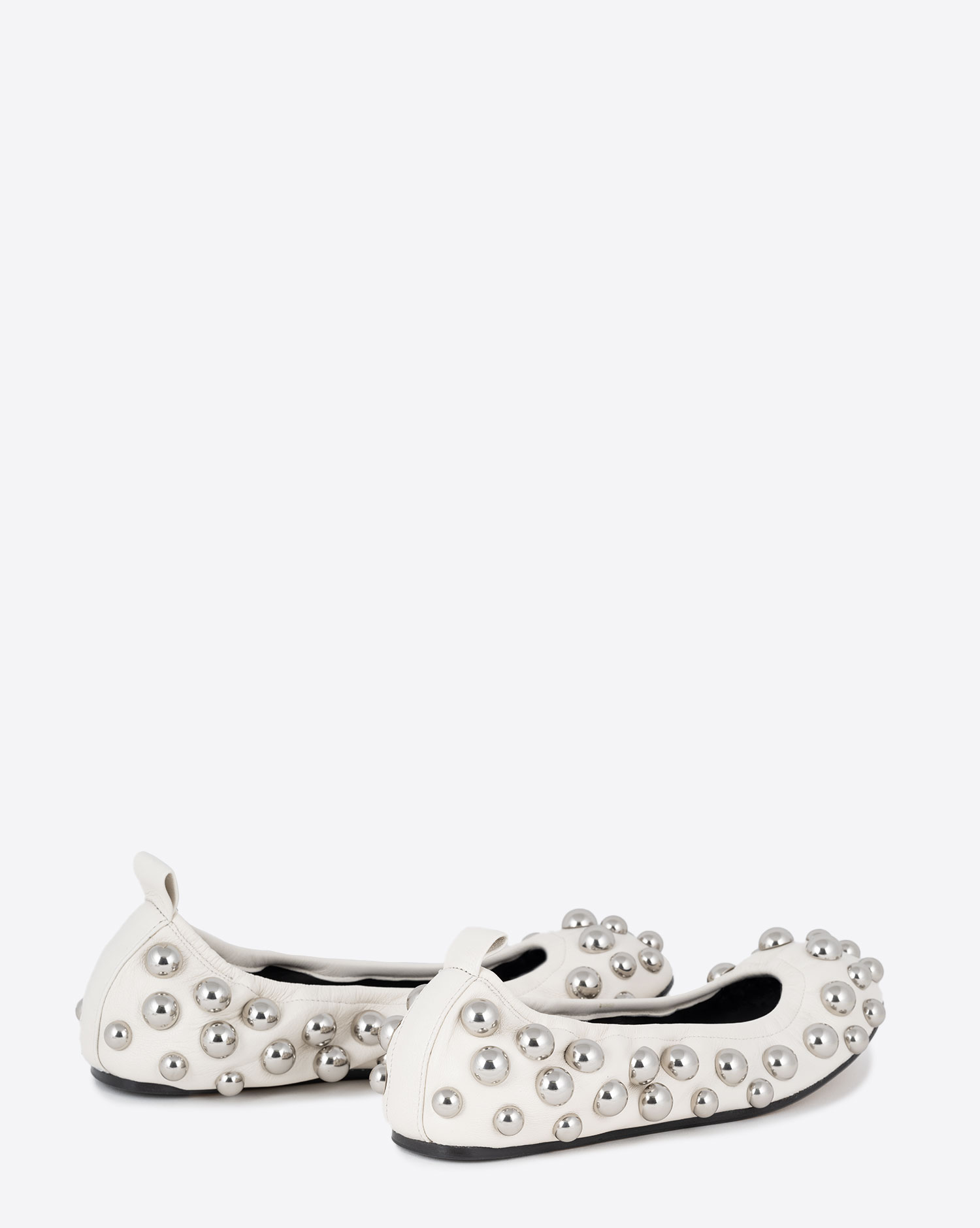 Ballerines Belna avec clous Isabel Marant blanches. 