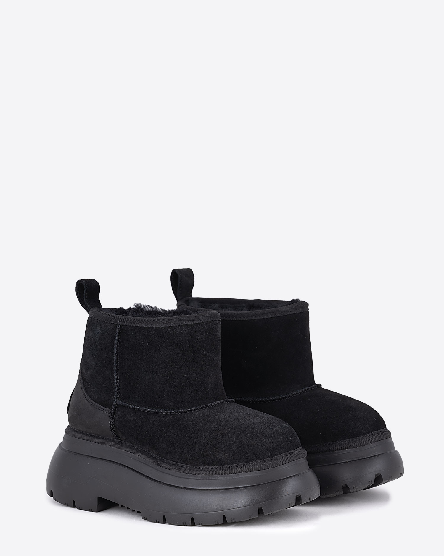 Boots courtes fourrée Chunky Shearling Boot noir R13. Face.