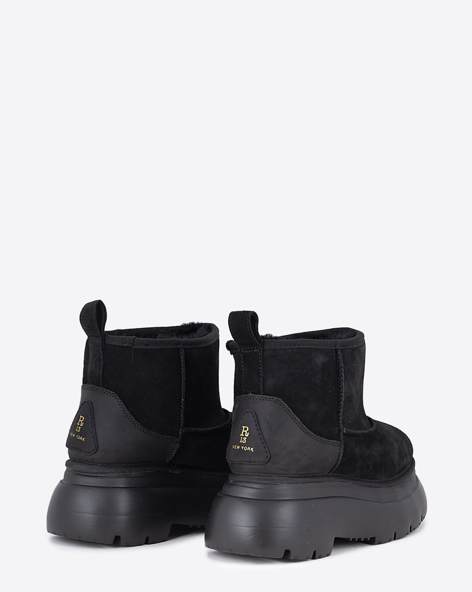 Boots courtes fourrée Chunky Shearling Boot noir R13. Arrière.