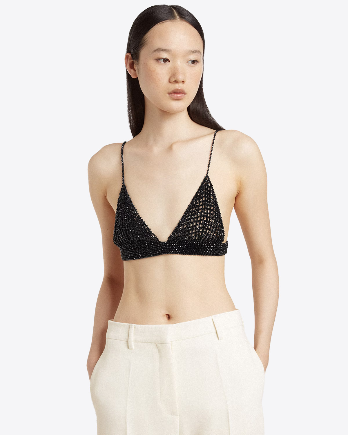 Soutien gorge triangle noir en crochet brodé de cristaux Golden Goose. Porté de face.