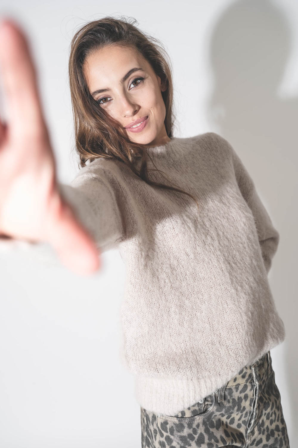 Pull droit col rond en laine et mohair miel Enya Isabel Marant Etoile. 