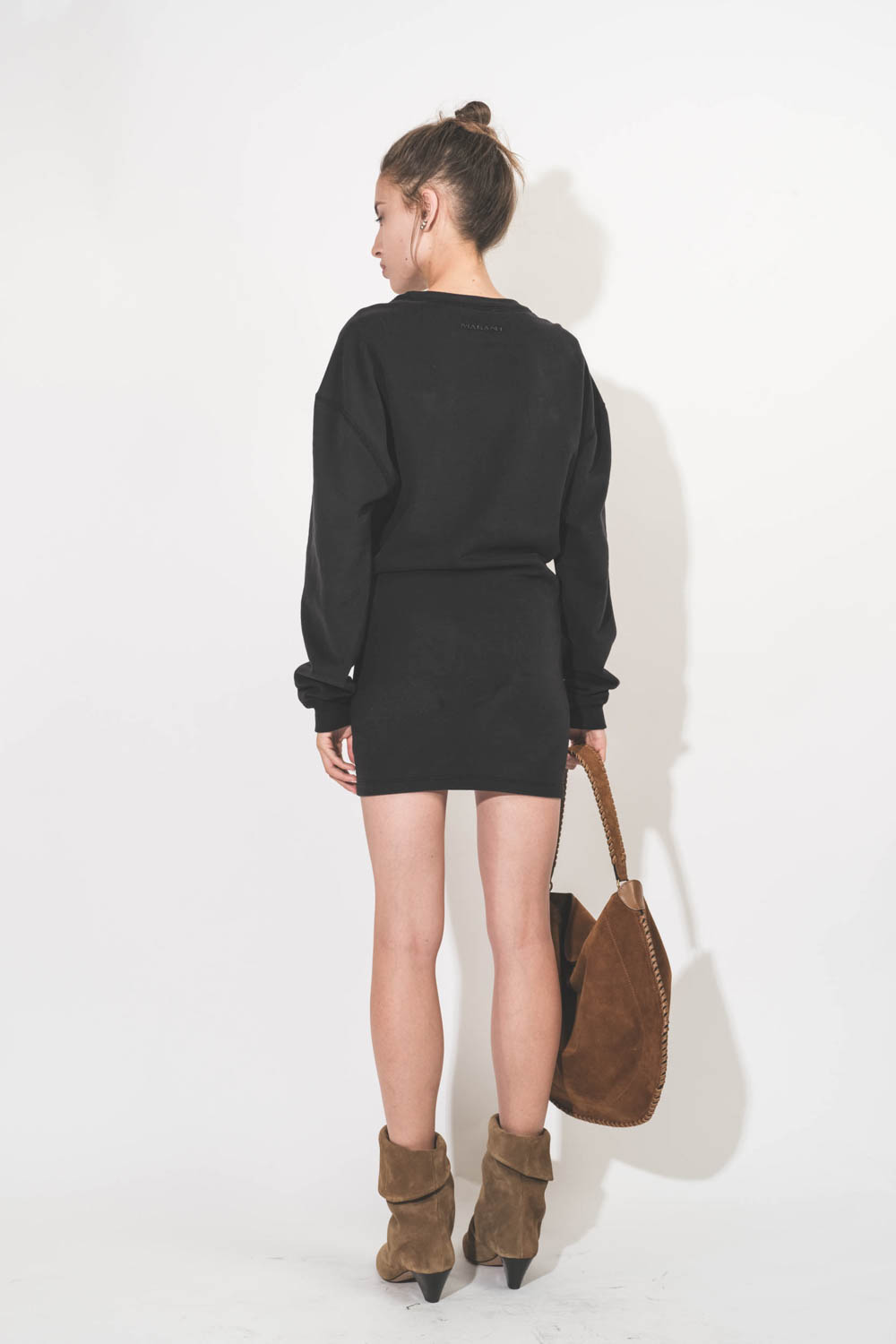 Robe courte manches longues en sweat noir Pipper Isabel Marant Etoile. Porté de dos;