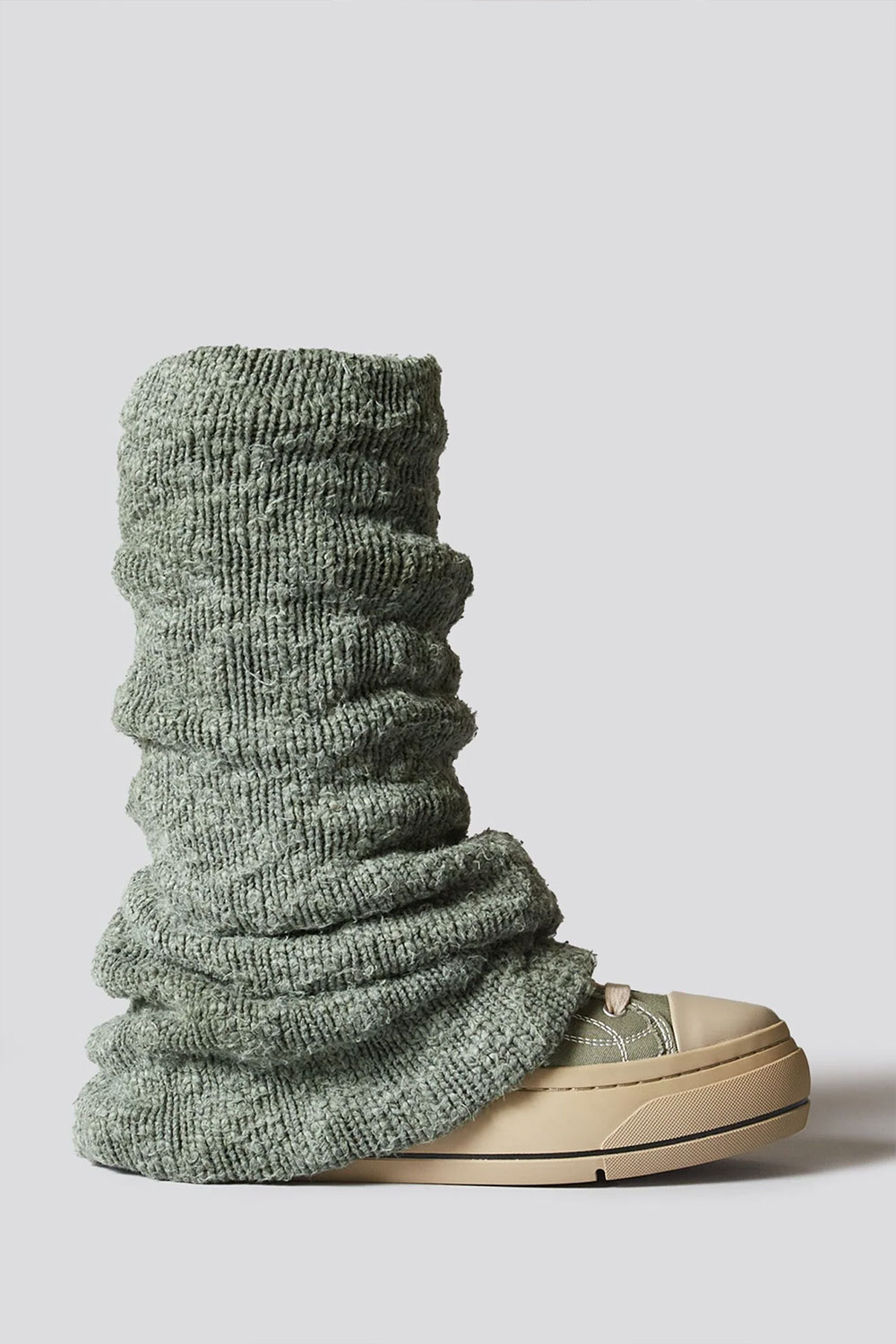 Baskets compensées en toile kaki avec guêtre en tricot kaki Kurt R13. Profil.