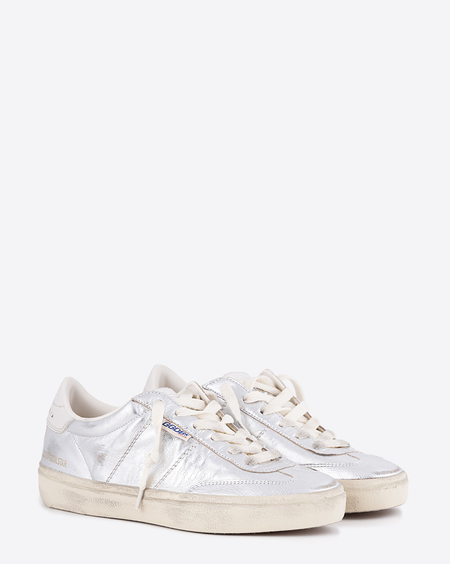 Sneakers pour femme Soul Star Golden Goose en cuir argenté. Vue face. 