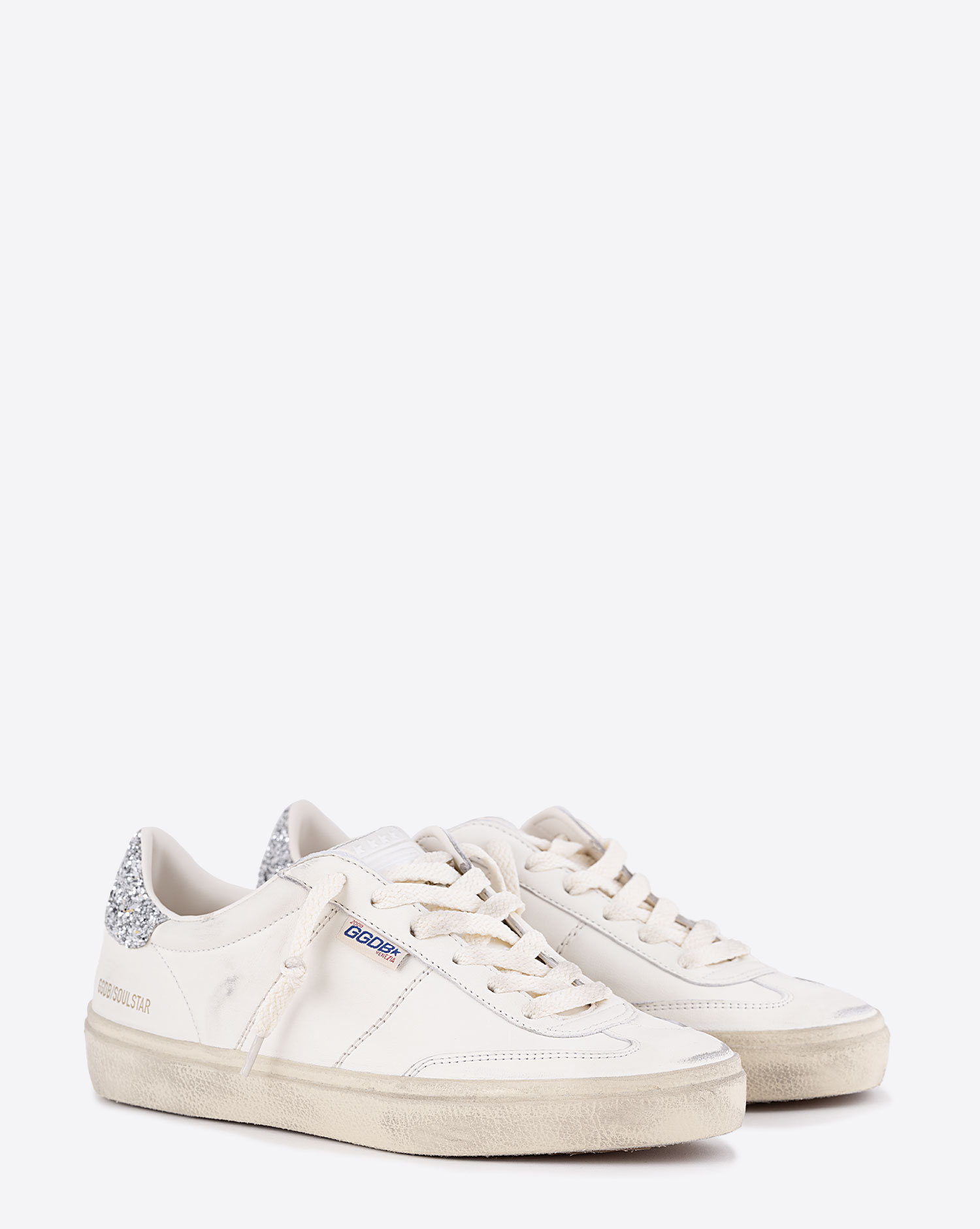 Sneakers Soul Star Golden Goose pour femme en cuir blanc et paillettes. Vue face. 