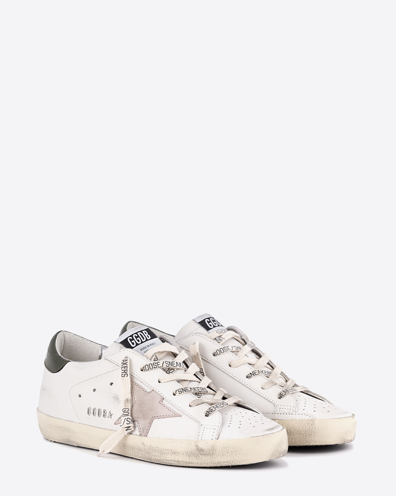 Sneakers pour femme Golden Goose Superstar en cuir blanc. Vue face. 